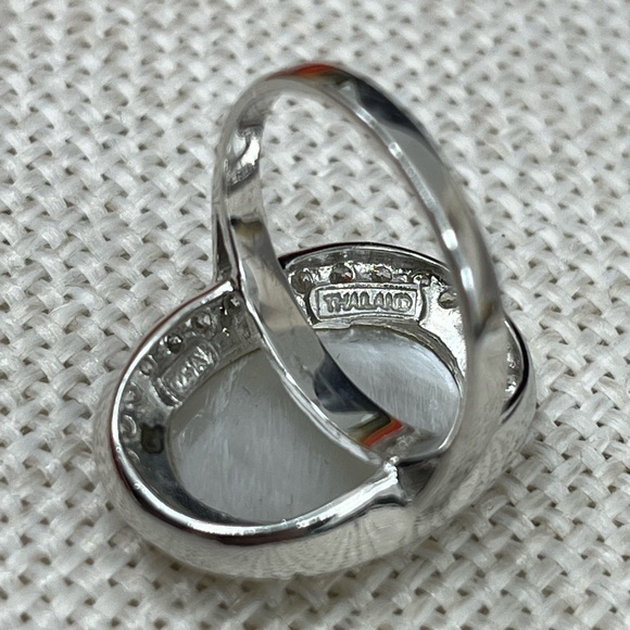 Vintage Mother-of-Pearl Oval Ring with Cubic Zirconia Halo – Size 7 - Picture 10 of 16
